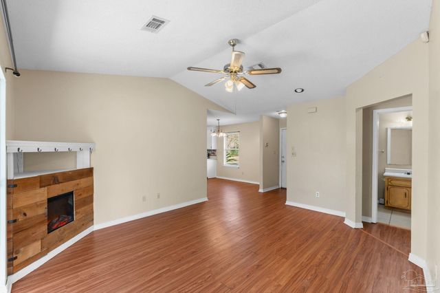 524 Greenberry Dr, Cantonment, FL 32533