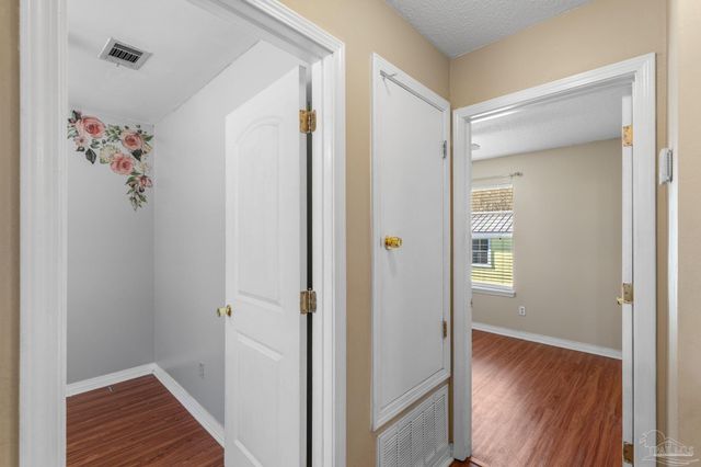 524 Greenberry Dr, Cantonment, FL 32533