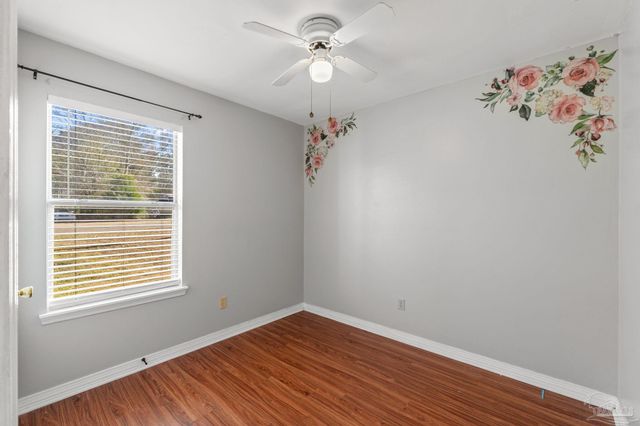 524 Greenberry Dr, Cantonment, FL 32533