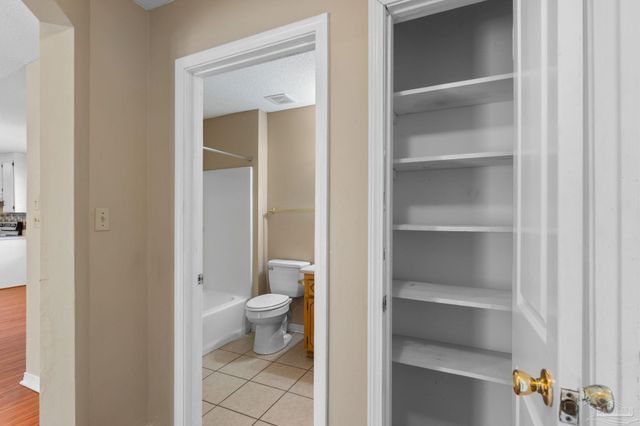 524 Greenberry Dr, Cantonment, FL 32533