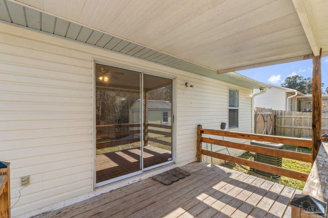 524 Greenberry Dr, Cantonment, FL 32533