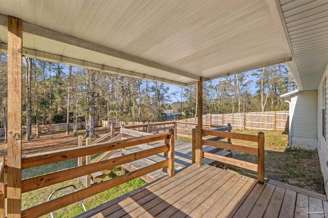 524 Greenberry Dr, Cantonment, FL 32533