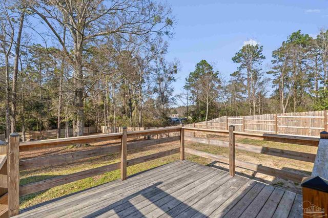 524 Greenberry Dr, Cantonment, FL 32533