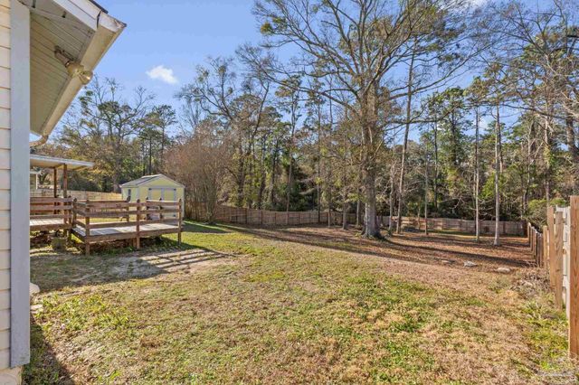 524 Greenberry Dr, Cantonment, FL 32533