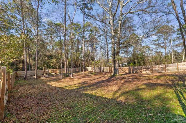 524 Greenberry Dr, Cantonment, FL 32533