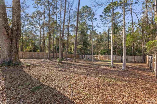 524 Greenberry Dr, Cantonment, FL 32533