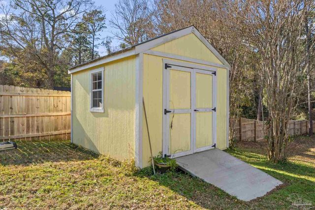 524 Greenberry Dr, Cantonment, FL 32533