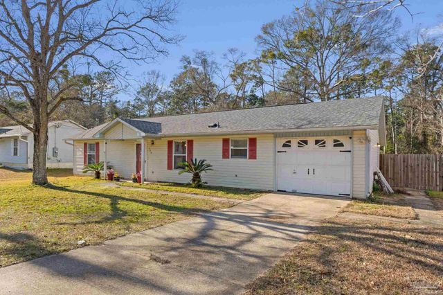 524 Greenberry Dr, Cantonment, FL 32533