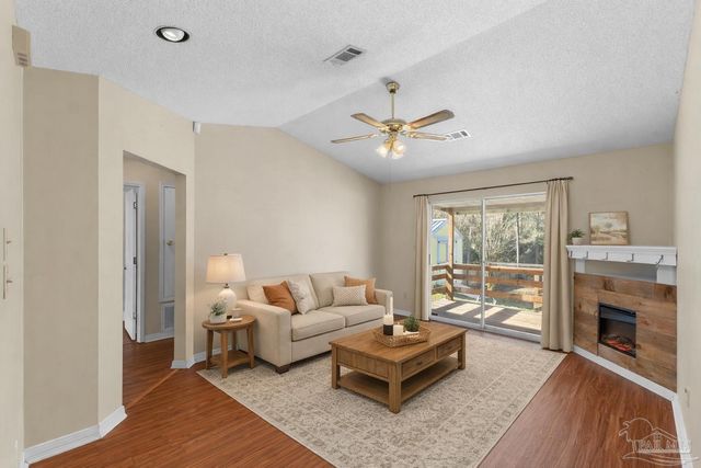 524 Greenberry Dr, Cantonment, FL 32533