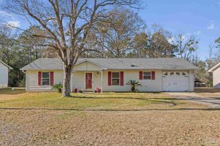 524 Greenberry Dr, Cantonment, FL 32533