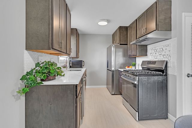 403 Arrowhead Trail, Carol Stream, IL 60188