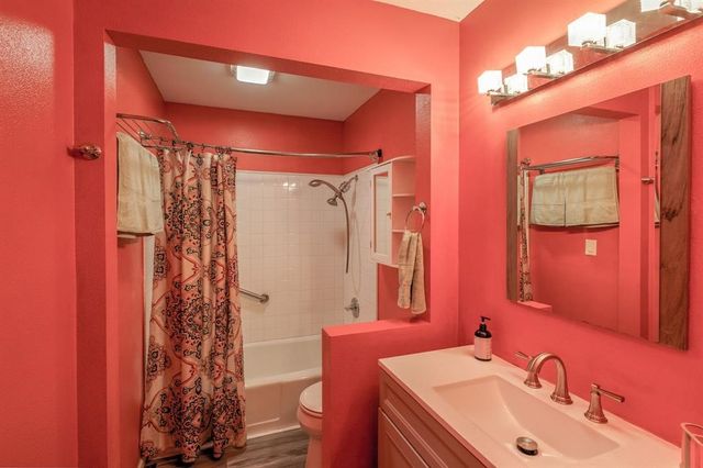 310 E Emma Avenue, Des Moines, IA 50315