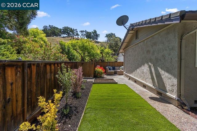 2144 Wilmington Dr, Walnut Creek, CA 94596