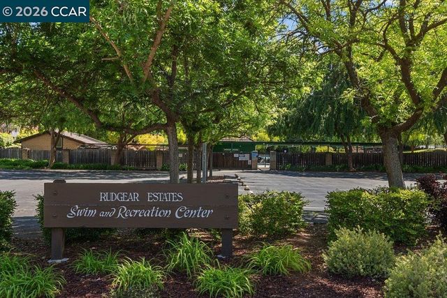 2144 Wilmington Dr, Walnut Creek, CA 94596