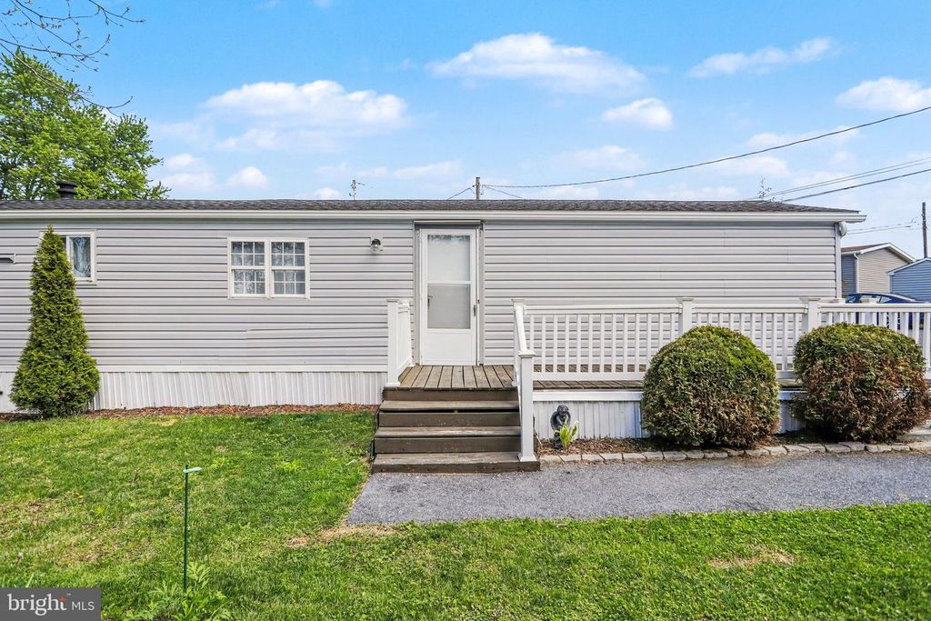 326 DON DR, New Holland, PA 17557
