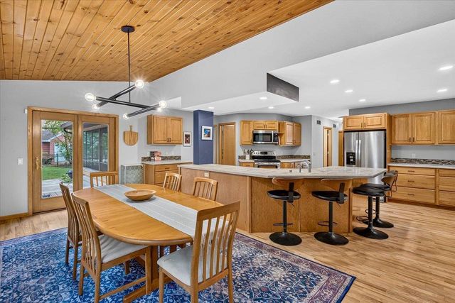 6130 Old Middleton Road, Madison, WI 53705