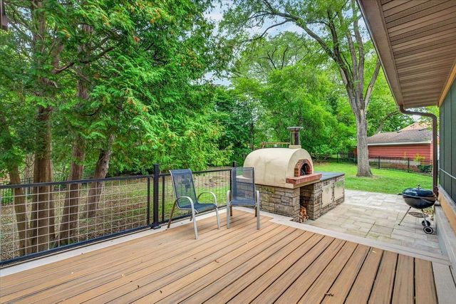 6130 Old Middleton Road, Madison, WI 53705