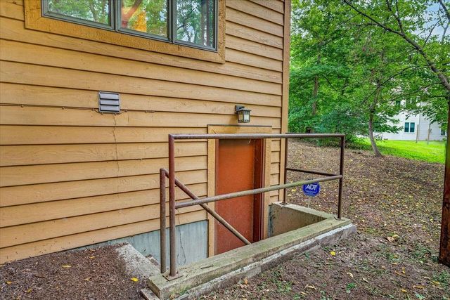 6130 Old Middleton Road, Madison, WI 53705