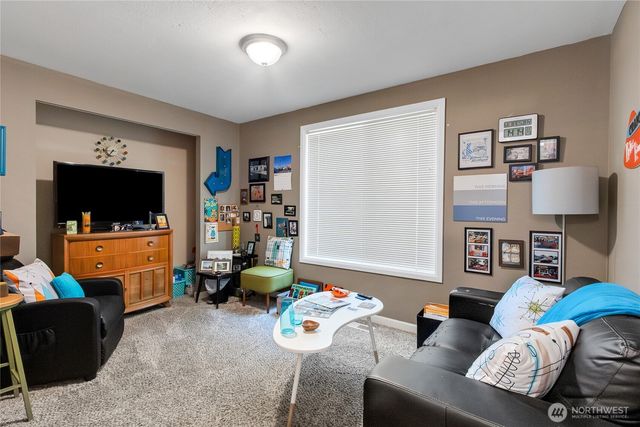 2914 Scenic Drive SE, Auburn, WA 98092