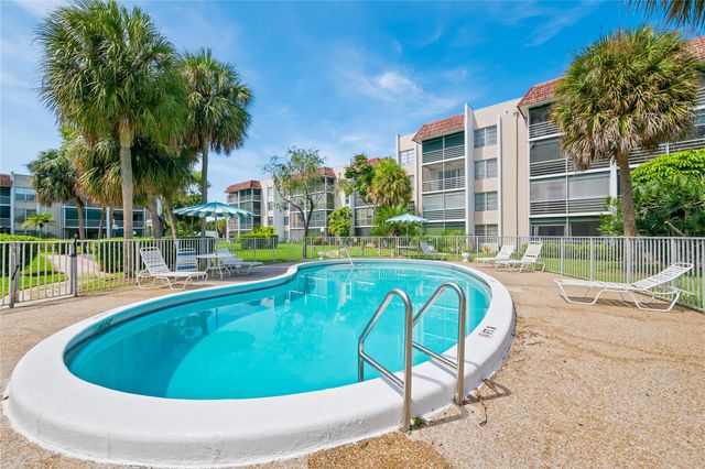 3581 Inverrary Dr 104, Lauderhill, FL 33319
