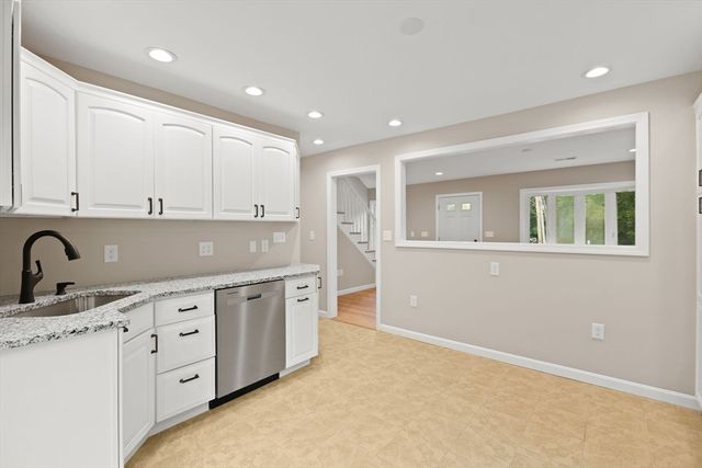 69 Laarhoven Ter, Stoughton, MA 02072