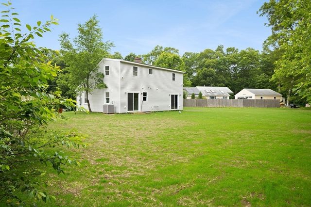69 Laarhoven Ter, Stoughton, MA 02072