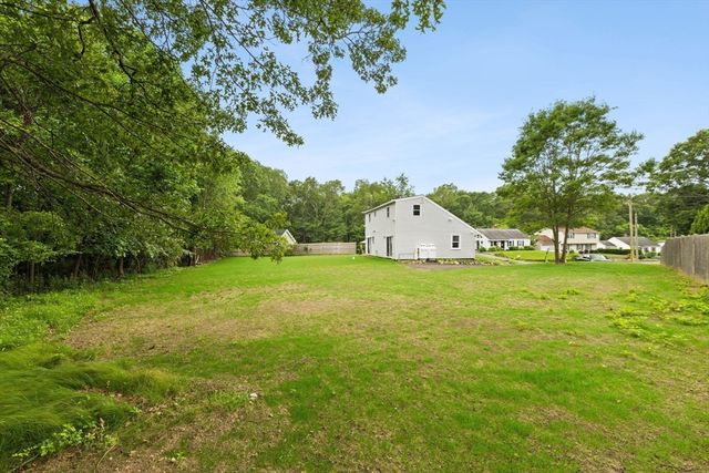 69 Laarhoven Ter, Stoughton, MA 02072