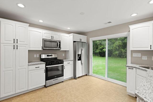 69 Laarhoven Ter, Stoughton, MA 02072