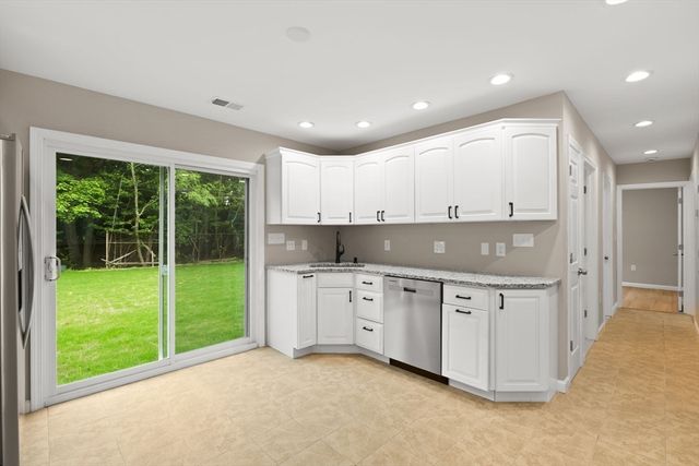 69 Laarhoven Ter, Stoughton, MA 02072