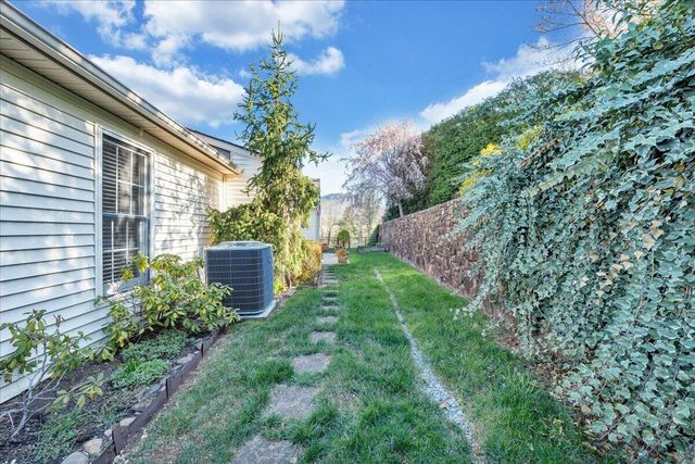 7973 Hollins Court DR, Roanoke, VA 24019