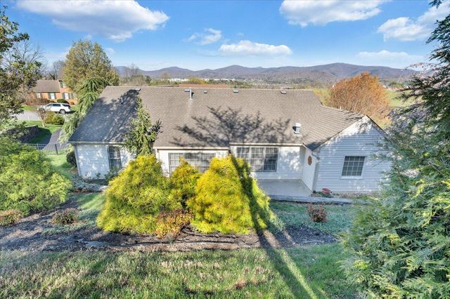 7973 Hollins Court DR, Roanoke, VA 24019