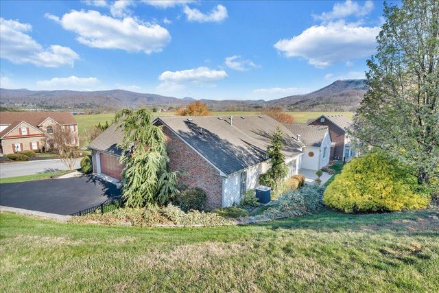 7973 Hollins Court DR, Roanoke, VA 24019