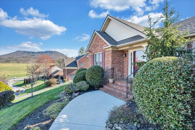 7973 Hollins Court DR, Roanoke, VA 24019