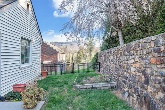 7973 Hollins Court DR, Roanoke, VA 24019