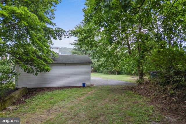 1630 E EMMAUS AVE, Allentown, PA 18103