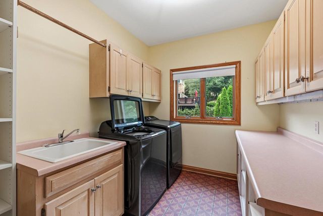3230 Fordham COURT, Brookfield, WI 53005