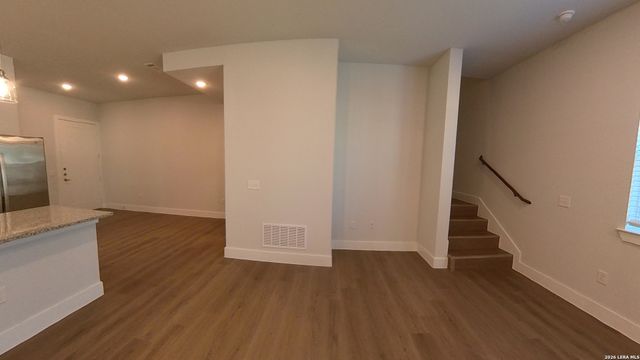330 E Carson St Apt 3101, San Antonio, TX 78208