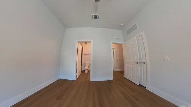 330 E Carson St Apt 3101, San Antonio, TX 78208