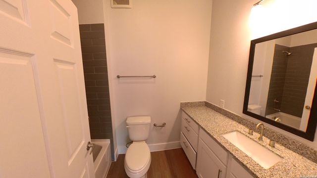 330 E Carson St Apt 3101, San Antonio, TX 78208