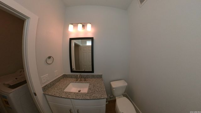 330 E Carson St Apt 3101, San Antonio, TX 78208
