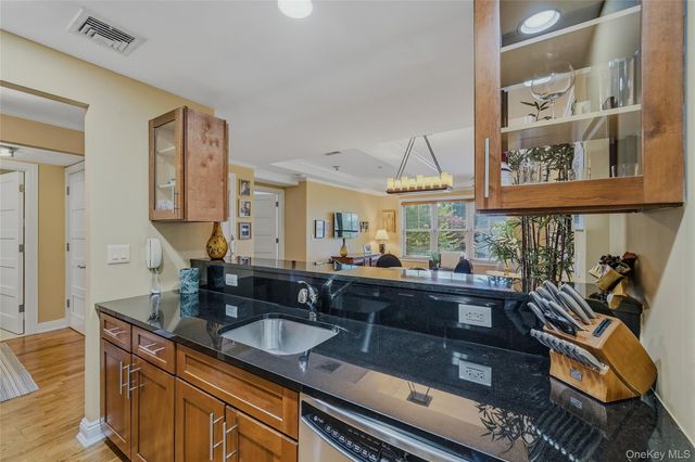 225 Stanley Avenue 107, Mamaroneck, NY 10543