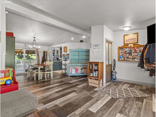 147 CARLON LOOP Rd, Longview, WA 98632