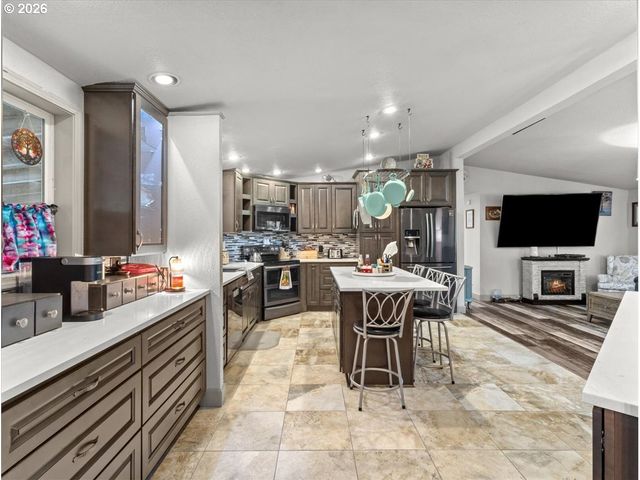 147 CARLON LOOP Rd, Longview, WA 98632
