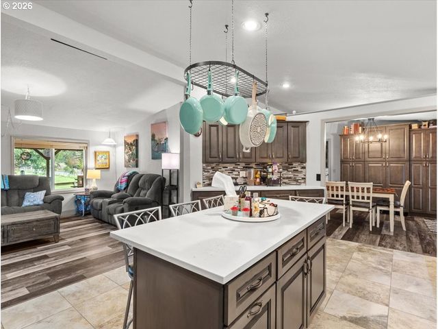147 CARLON LOOP Rd, Longview, WA 98632