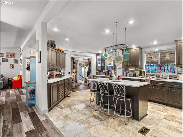 147 CARLON LOOP Rd, Longview, WA 98632