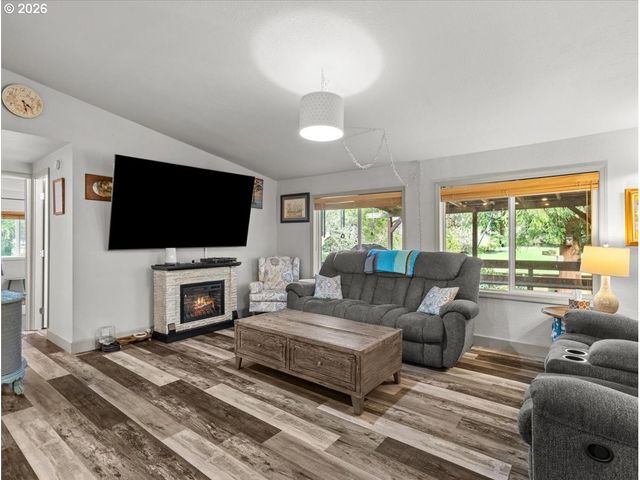 147 CARLON LOOP Rd, Longview, WA 98632