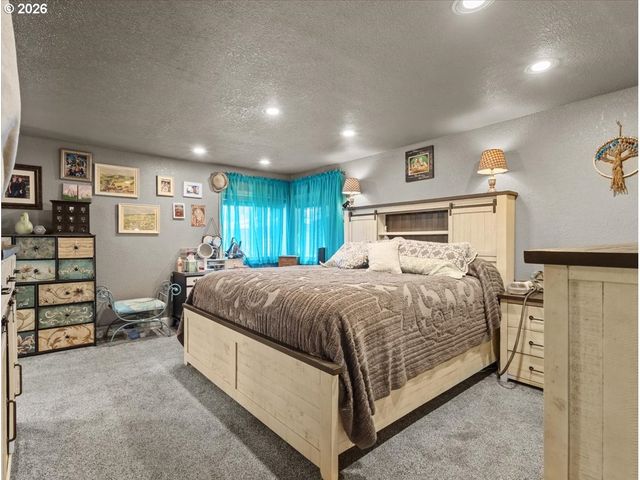 147 CARLON LOOP Rd, Longview, WA 98632
