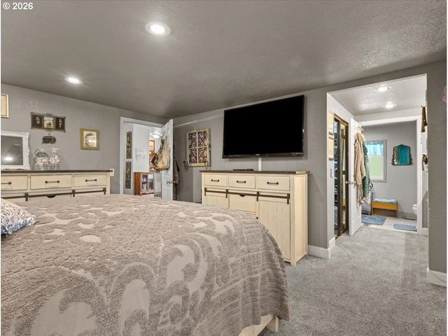 147 CARLON LOOP Rd, Longview, WA 98632