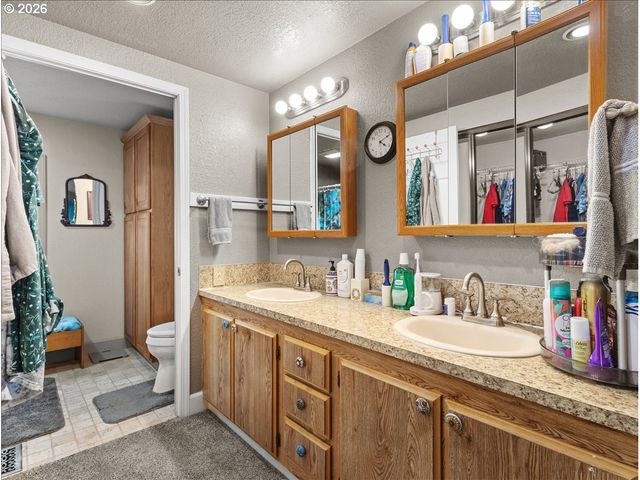 147 CARLON LOOP Rd, Longview, WA 98632