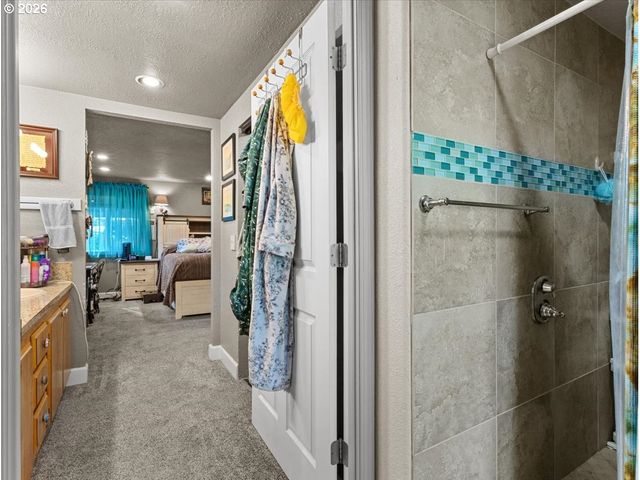 147 CARLON LOOP Rd, Longview, WA 98632